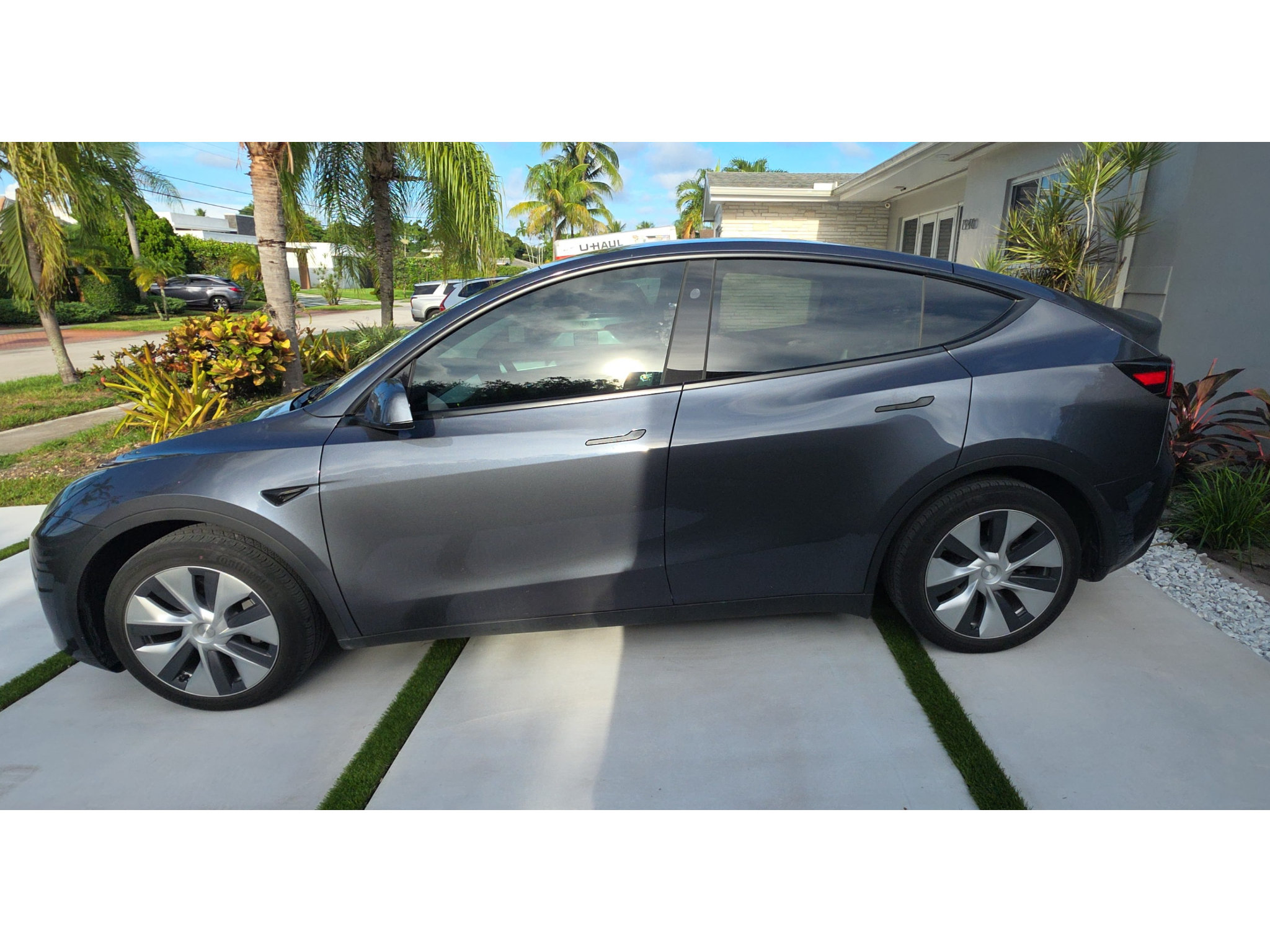 Used 2023 Tesla Model Y 2WD image 4