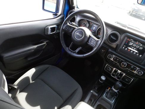 Used 2022 Jeep Gladiator Willys image 9