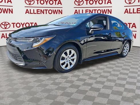 Used 2025 Toyota Corolla LE FWD image 3