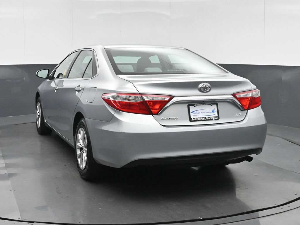 Used 2017 Toyota Camry LE FWD image 5