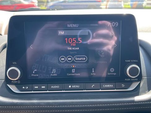 Used 2023 Nissan Rogue S FWD image 17