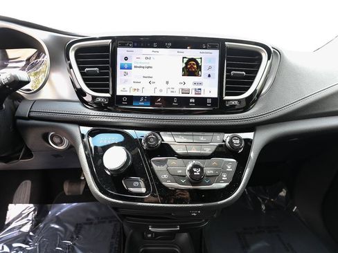 New 2026 Chrysler Pacifica Select FWD image 14