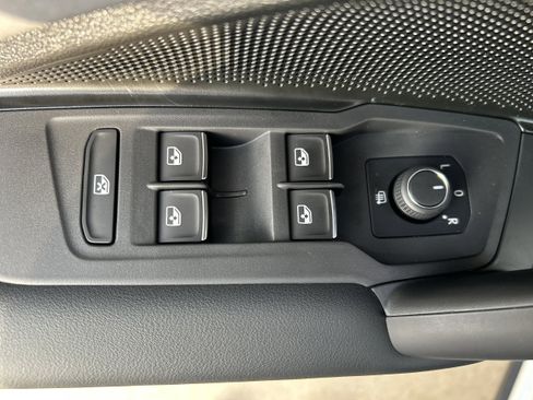 New 2025 Volkswagen Tiguan SE image 11