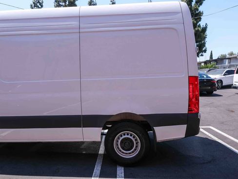 Used 2025 Mercedes-Benz Sprinter 2500 image 9