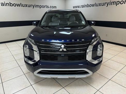 Used 2024 Mitsubishi Outlander 4WD Plug-In Hybrid image 2