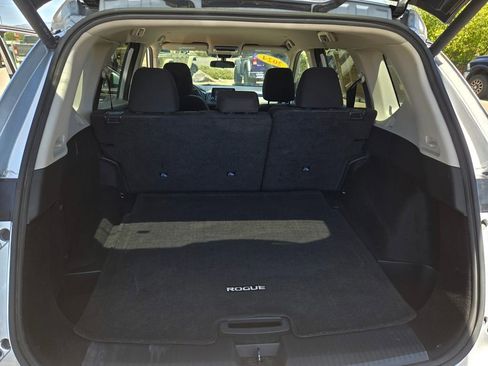 Used 2024 Nissan Rogue SV FWD image 19