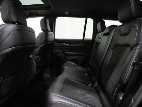 Used 2023 Jeep Grand Cherokee Altitude AWD/4WD image 25
