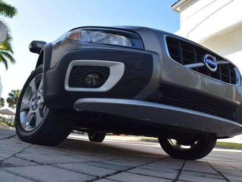 Used 2011 Volvo XC70 3.2 w/ Premium Pkg image 13