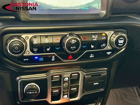 Used 2022 Jeep Wrangler Unlimited Sahara w/ Cold Weather Group image 21