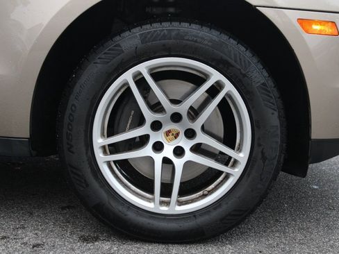 Used 2018 Porsche Macan image 17