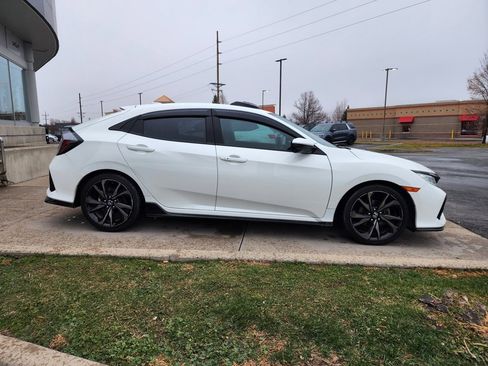 Used 2017 Honda Civic Sport Touring image 4