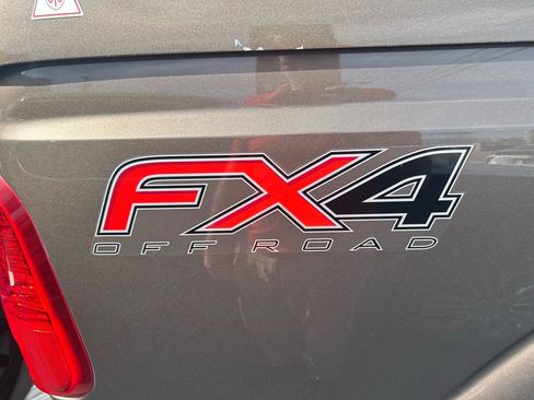 Used 2015 Ford F250 Lariat w/ Lariat Interior Package image 7