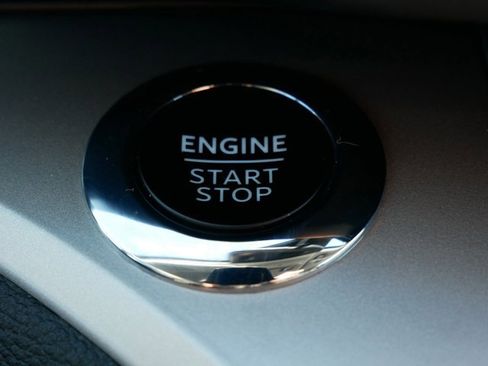 Certified 2022 Ford Explorer XLT w/ Equipment Group 202A image 21