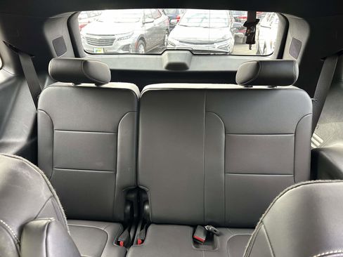 Used 2023 Chevrolet Traverse LT image 12