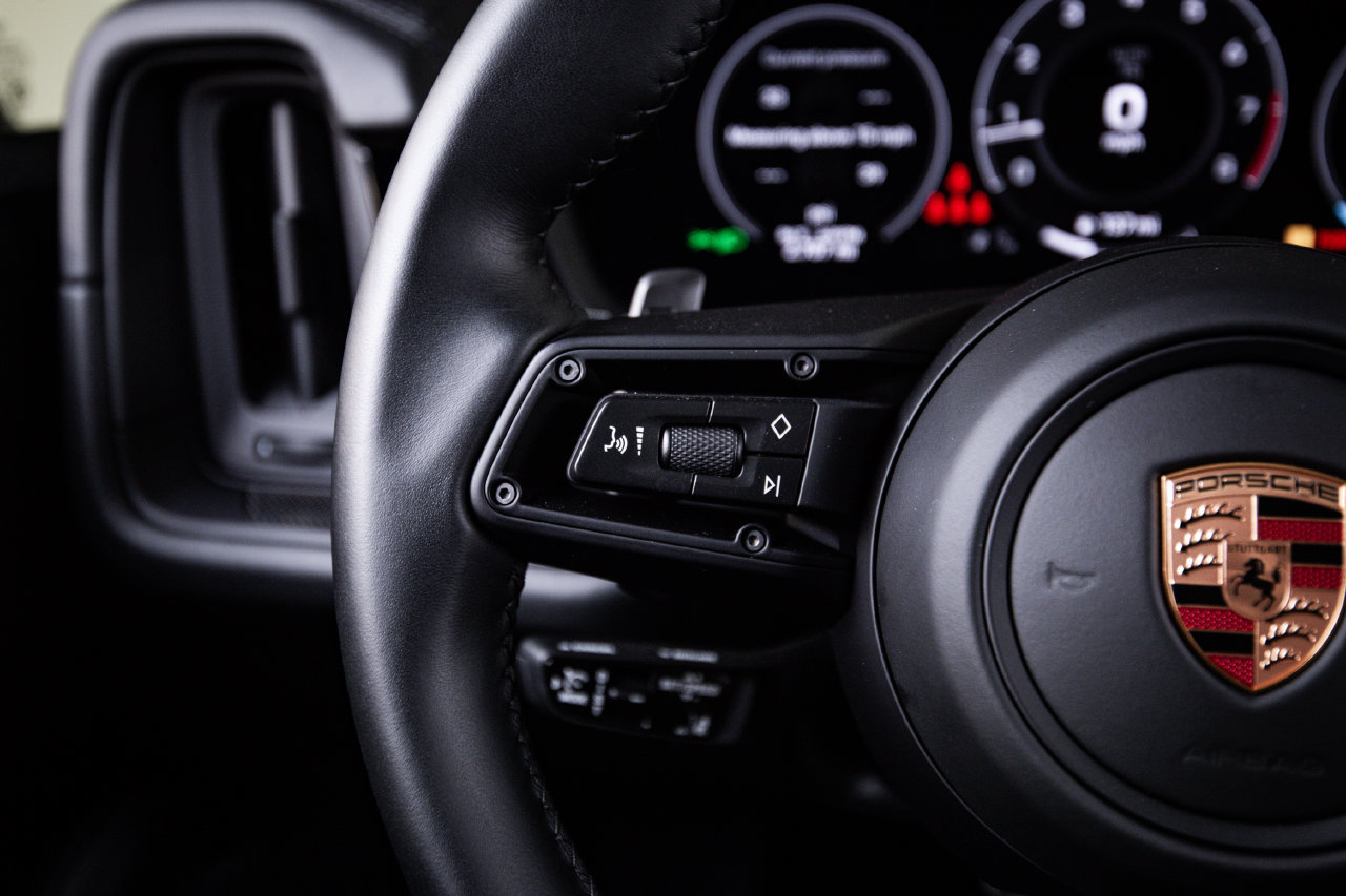Certified 2026 Porsche Cayenne GTS AWD/4WD image 17