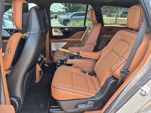 Used 2020 Lincoln Aviator Black Label w/ Dynamic Handling Package AWD/4WD image 36