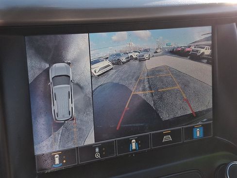 Used 2021 GMC Acadia Denali w/ Denali Technology Package image 17