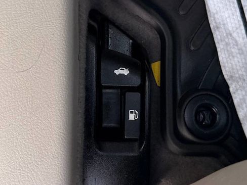 Used 2013 Toyota Camry XLE w/ Leather Pkg image 35