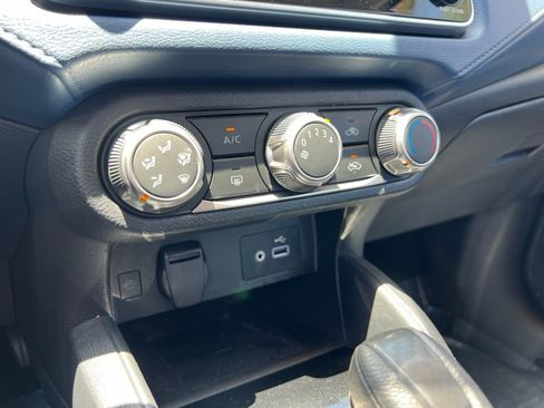 Used 2025 Nissan Versa SV w/ Trunk Package FWD image 25
