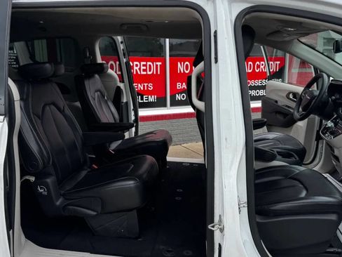 Used 2020 Chrysler Voyager Lxi FWD image 22