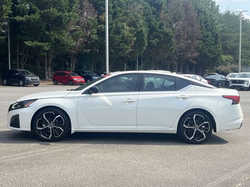 Certified 2024 Nissan Altima 2.5 SR w/ SR Premium Package FWD image 24