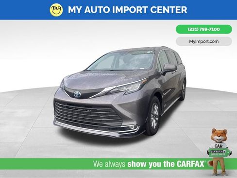 Used 2021 Toyota Sienna XLE w/ XLE Plus Package AWD/4WD image 3