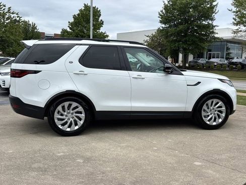 Used 2024 Land Rover Discovery S AWD/4WD image 3