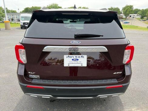 Used 2023 Ford Explorer XLT w/ Equipment Group 202A AWD/4WD image 4