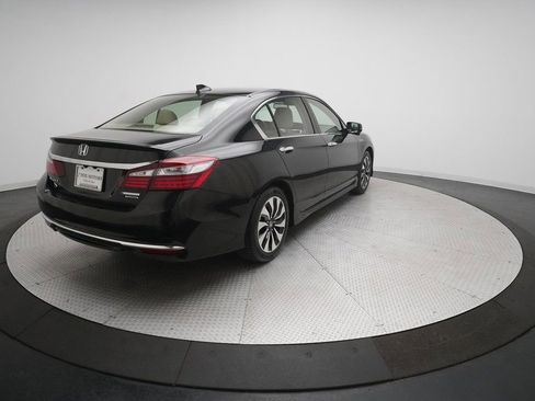Used 2017 Honda Accord Touring image 38
