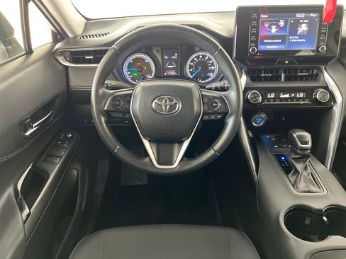 Used 2022 Toyota Venza XLE image 17
