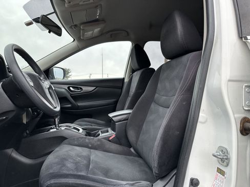 Used 2016 Nissan Rogue S w/ Appearance Package image 11