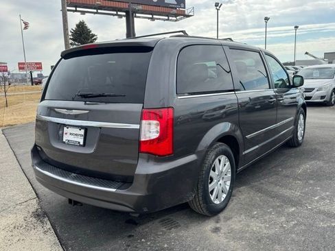 Used 2015 Chrysler Town & Country Touring image 36