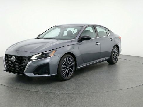 Used 2025 Nissan Altima 2.5 SV image 3