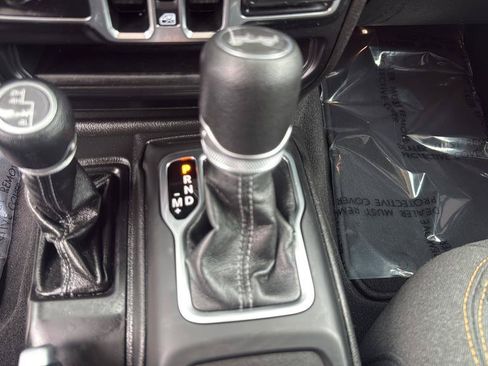 Used 2025 Jeep Wrangler Unlimited Sport AWD/4WD image 25