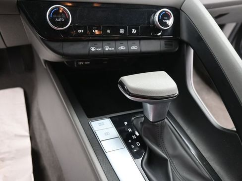 Used 2024 Hyundai Elantra SEL image 13