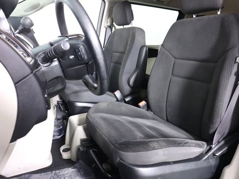 Used 2017 Dodge Grand Caravan SE FWD image 21