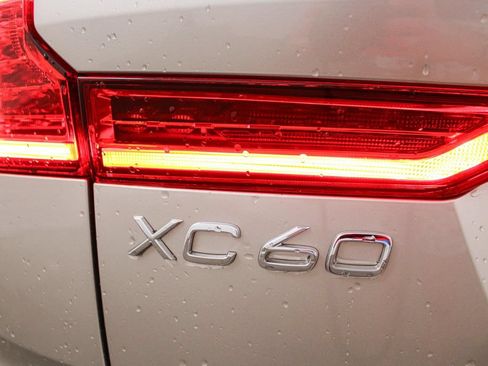 Used 2025 Volvo XC60 B5 Plus w/ Protection Package Premier AWD/4WD image 31