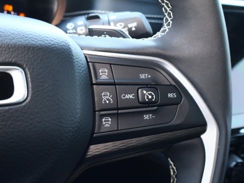 Used 2023 Jeep Grand Cherokee L Altitude image 25