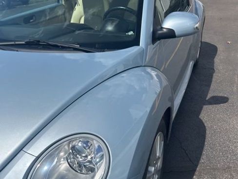 Used 2010 Volkswagen Beetle Coupe image 32