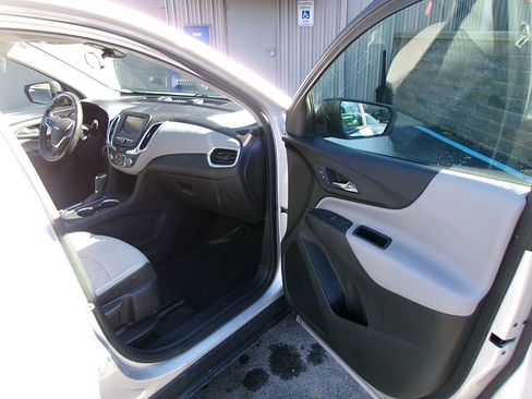 Used 2020 Chevrolet Equinox LS w/ LS Convenience Package image 12