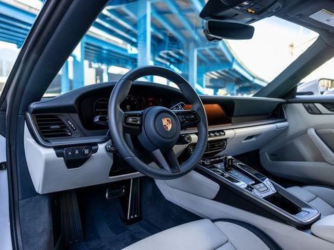 Used 2025 Porsche 911 Carrera image 4