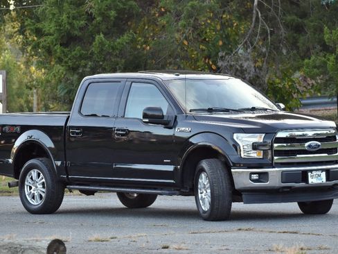 Used 2017 Ford F150 Lariat w/ Equipment Group 501A Mid image 4