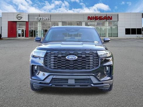 Used 2025 Ford Explorer ST-Line w/ ST-Line Street Pack AWD/4WD image 2