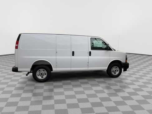 New 2025 GMC Savana 2500 w/ Driver Convenience Package RWD image 30