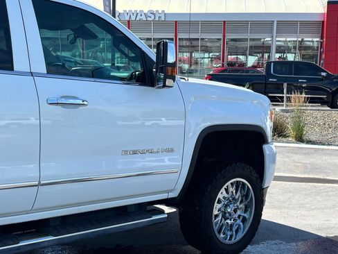 Used 2015 GMC Sierra 2500 Denali w/ Duramax Plus Package AWD/4WD image 4