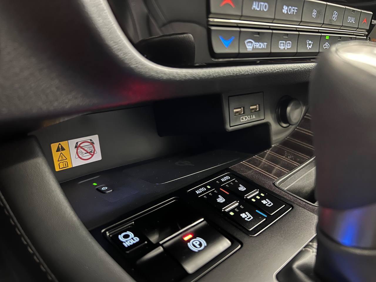 Used 2022 Lexus RX 450h AWD w/ Luxury Package image 21