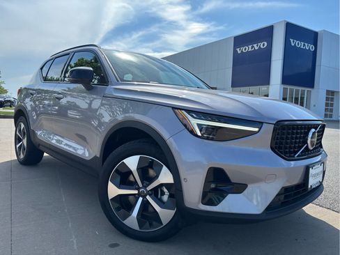 Used 2026 Volvo XC40 B5 Plus AWD/4WD image 43