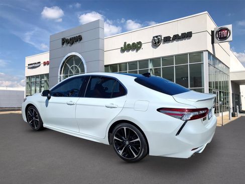 Used 2018 Toyota Camry XSE FWD image 3