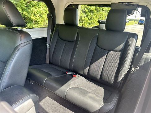 Used 2017 Jeep Wrangler Sahara AWD/4WD image 15