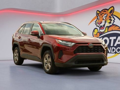Used 2025 Toyota RAV4 XLE AWD/4WD image 3